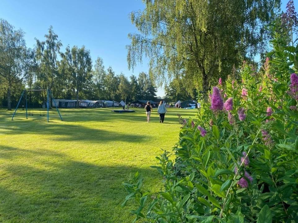 Pipowagens Bij Pannenkoekenrestaurant & Camping De Koppenjan 'Een Uniek Verblijf Met Kinderspeelboerderij' Jubbega-Schurega Buitenkant foto
